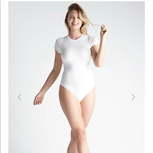 Yummie Short Sleeve Shaping Thong Bodysuit Seamless NWT